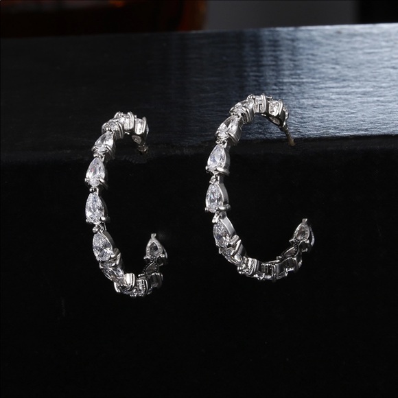Jewelry - 18K cubic Zirconia hoops